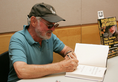 ＜第9回サラソタ映画祭＞ノーマン・ジュイソン監督 自伝本のサイン会を行う - 米国