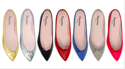 「レペット」ブランド初のポインテッドトゥフラットバレリーナシューズ発売へ