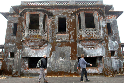 廃虚と化した元豪華ホテルが観光スポットに - カンボジア