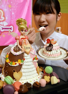 3日は リカちゃん の誕生日 ケーキのドレスでお祝い 写真7枚 ファッション ニュースならmode Press Powered By Afpbb News