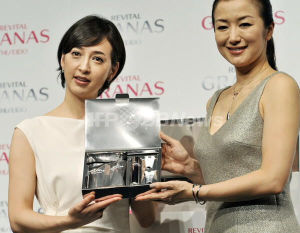 鈴木京香＆滝川クリステル、資生堂「リバイタル　グラナス」新商品をPR