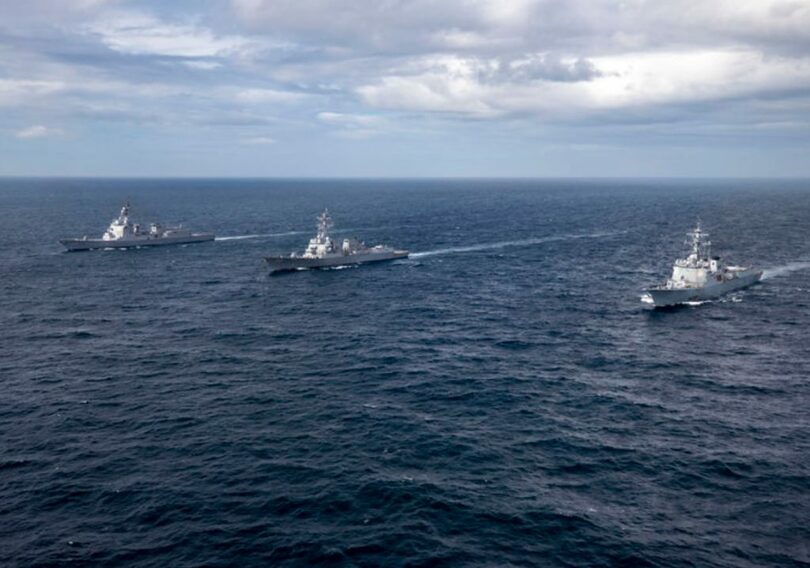 韓米海軍と日本の海上自衛隊が7月16日、日本海上で北朝鮮の相次ぐ弾道ミサイル発射など高度化する北朝鮮の核・ミサイル脅威に対応するための海上ミサイル防衛訓練を実施している（写真=海軍提供）(c)NEWSIS