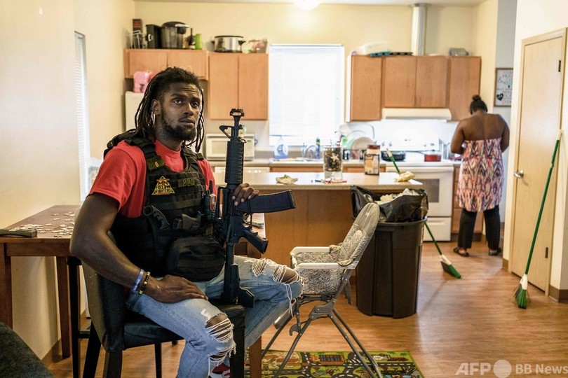 武器を手に黒人社会守る自警団「自由の戦士」 米ミネアポリス