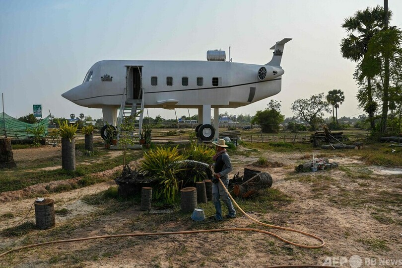 飛行機そっくりの夢の家を建設 カンボジア