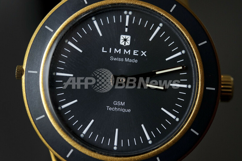 非常用電話になる腕時計、スイスのブランドから世界初