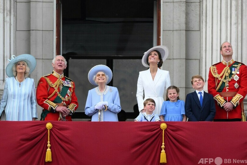 英女王、3日の祝賀行事欠席へ 体調不良で