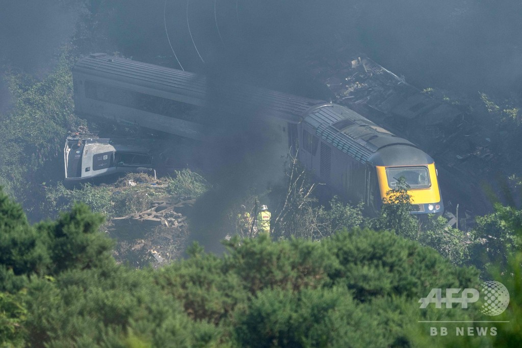 スコットランドで列車脱線 3人死亡 写真16枚 国際ニュース Afpbb News