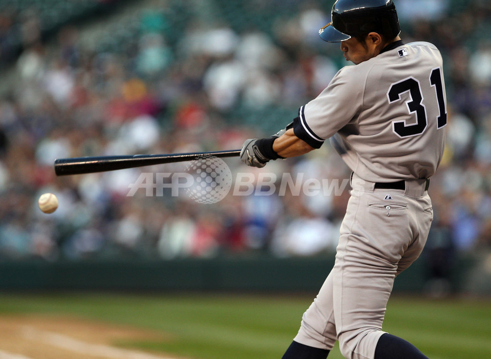 USAにて購入! イチローさん、NYヤンキース移籍時の初打席での写真、プレート付 USAにて購入! イチローさん、NYヤンキース移籍時の初打席での写真、