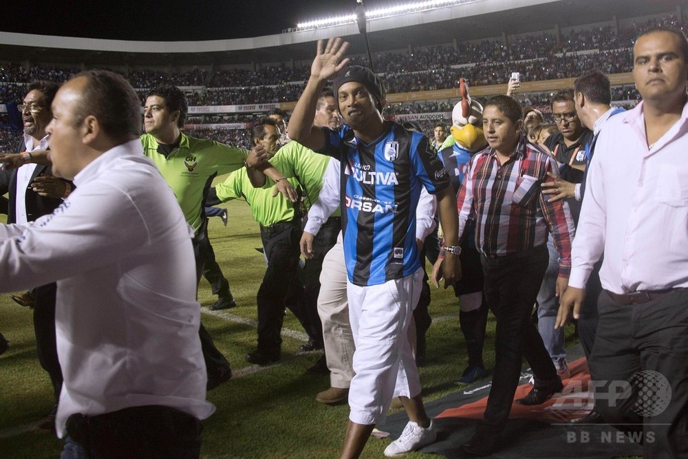 入手困難 14/15 海外限定 メキシコ1部 ケレタロFC ロナウジーニョ XL ロナウジーニョ、メキシコデビュー戦でPK失敗 写真1枚 国際ニュース