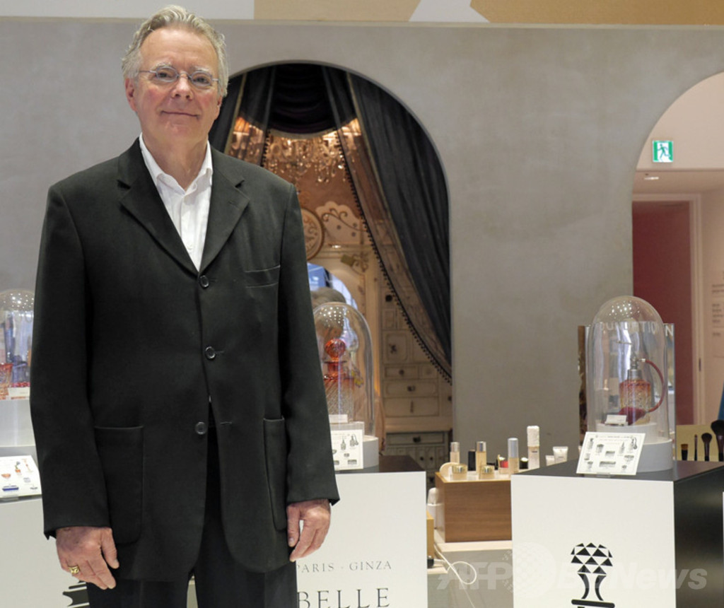 香水瓶の歴史を辿るイベント開催、アンティークアイテムの展示販売も