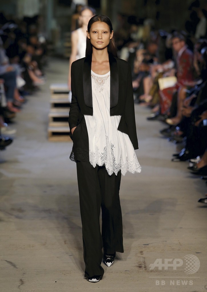 「ジバンシィ」16年春夏コレクション