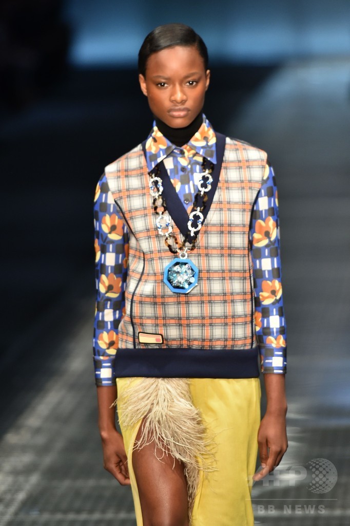 「プラダ」17年春夏