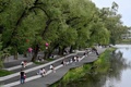 ウクライナ国境から約40キロ離れた、ロシア南部ベルゴロド州の州都ベルゴロドの公園（2023年5月27日撮影、資料写真）。(c)Olga MALTSEVA / AFP