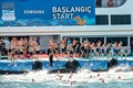 トルコ・イスタンブールで開かれた「ボスポラス海峡大陸間水泳大会」の参加者ら（2019年7月21日撮影）。(c)Yasin AKGUL / AFP