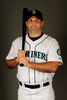 米大リーグ（MLB）のシアトル・マリナーズ（%%Seattle Mariners%%）は25日、キャンプが行われているアリゾナ州ピオリア（Peoria）でメディア向けのフォトデーを催した。写真はポーズをとるライアン・ガルコ（%%Ryan Garko%%）。（2010年2月25日撮影）(c)AFP/Getty Images/Ezra Shaw