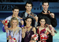 フィギュアスケート四大陸選手権（ISU Four Continents Figure Skating Championships 2013）は10日、大阪で行われ、ペア・フリースケーティング（FS）でカナダのメーガン・デュアメル（Meagan Duhamel）/エリック・ラドフォード（Eric Radford）組が128.74点を獲得し、合計199.18点で優勝を飾った。

2位には合計196.78点でカナダのカーステン・ムーア・タワーズ（Kirsten Moore-Towers）/ディラン・モスコビッチ（Dylan Moscovitch）組、3位には合計170.10点で米国のマリッサ・キャステリ（Marissa Castelli）/サイモン・シュナピア（Simon Shnapir）組が入った。

表彰式に臨む（左から）2位のカーステン・ムーア・タワーズ/ディラン・モスコビッチ組、優勝したメーガン・デュアメル/エリック・ラドフォード組、3位のマリッサ・キャステリ/サイモン・シュナピア組（2013年2月10日撮影）。(c)AFP/TOSHIFUMI KITAMURA