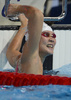 第15回世界水泳選手権（15th FINA World Championships）、競泳女子50メートル背泳ぎ決勝。金メダル獲得を喜ぶ趙菁（Zhao Jing、2013年8月1日撮影）。(c)AFP/FABRICE COFFRINI