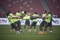 アルゼンチンとの親善試合を控え、「北京国家体育場（Beijing National Stadium）、通称「鳥の巣（Bird Nest）」で調整を行うブラジルの選手（2014年10月10日撮影）。(c)AFP/FRED DUFOUR