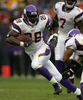 ボールを運ぶバイキングスのエイドリアン・ピーターソン（%%Adrian Peterson%%）。(c)AFP/Getty Images Jonathan Daniel