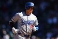 24MLB、シカゴ・カブス対ロサンゼルス・ドジャース。5回に2点本塁打を放ちダイヤモンドを回るロサンゼルス・ドジャースの大谷翔平（2024年4月5日撮影）。(c)Michael Reaves/Getty Images/AFP