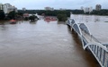 インド南部ケララ州アルバで、大雨により氾濫したペリヤー川（2018年8月16日撮影）。(c)AFP