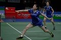 バドミントン、インド・オープン、女子ダブルス決勝。リターンを打つ松本麻佑（左、2024年1月21日撮影）。(c)Arun SANKAR / AFP