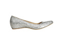 「MAISON MARTIN MARGIELA WITH H&amp;M」のシューズ 1万3990円。(c)H&amp;M