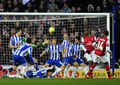 イングランド、FAカップ2012-13（FA Cup 2012-13）は27日、4回戦が各地で行われ、アーセナル（Arsenal）が3-2でブライトン・アンド・ホーヴ・アルビオンFC（Brighton &amp; Hove Albion FC）を下し、5回戦に進出した。

後半40分に決勝点を決めるアーセナルのセオ・ウォルコット（Theo Walcott、右、2013年1月26日撮影）。(c)AFP/GLYN KIRK