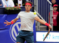 男子テニス、バルセロナ・オープン（Barcelona Open Banc Sabadell 2013）は26日、シングルス準々決勝が行われ、大会第2シードのラファエル・ナダル（Rafael Nadal、スペイン）は6-3、6-0でスペインのアルベルト・ラモス（Albert Ramos）を退け準決勝に進出した。

リターンを狙うラファエル・ナダル（2013年4月26日撮影）。(c)AFP/JOSEP LAGO