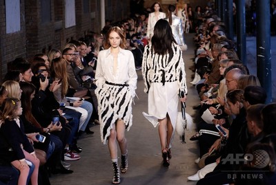 アルチュザラ」18年春夏 写真40枚 国際ニュース：AFPBB News 