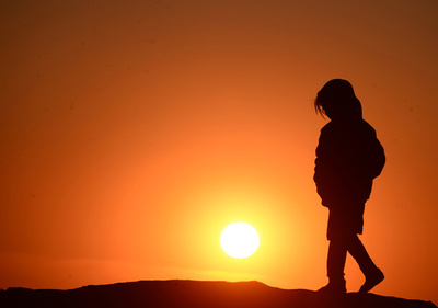 タイの11歳少女、41歳マレーシア人男性との児童婚に非難広がり帰国