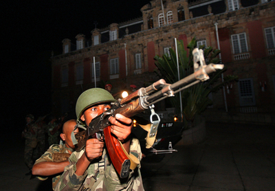 マダガスカル大統領が辞任、軍に政権移譲