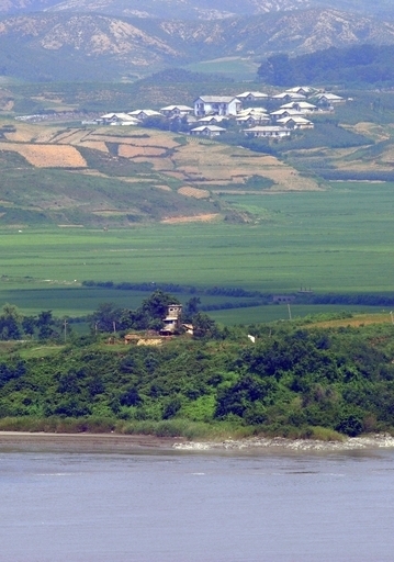 北朝鮮兵1人が韓国に亡命、「兵士2人を射殺した」