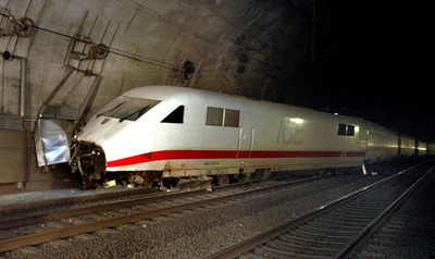 ドイツの高速列車、羊の群れに衝突・脱線 けが人はなし