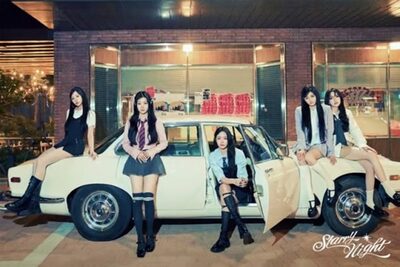 FIFTY FIFTY、ハイティーン映画の主人公のようなビジュアル