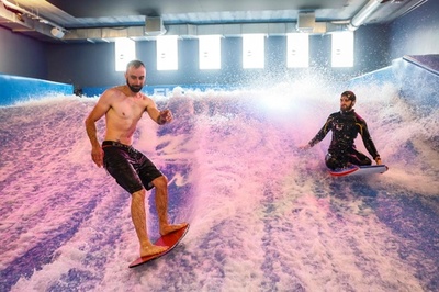 【今日の1枚】パリで屋内サーフィン