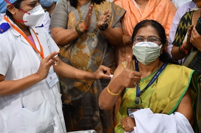 インドでコロナワクチン接種開始、7月までに3億人接種へ