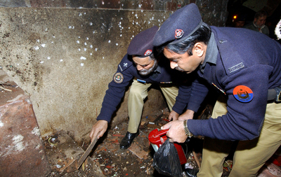 ペシャワルで14人が死亡する爆弾事件 - パキスタン