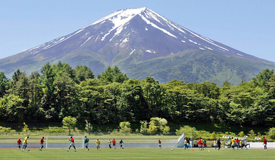 初日の出の富士山で事故相次ぐ 1人死亡、2人負傷 - 東京