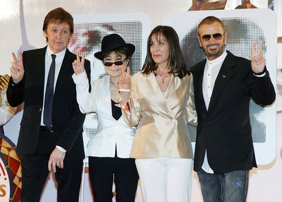 「The Beatles LOVE」1周年記念イベントにポール、リンゴらが出席