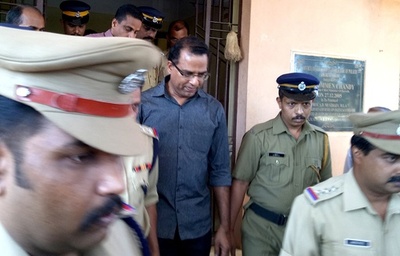 性的暴行で少女を妊娠させた疑いの司祭を手助けか、修道女らに逮捕状