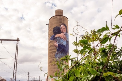 豪メルボルンに、アーダーンNZ首相の壁画