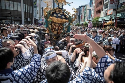 浅草三社祭が最高潮、下町に熱気 東京