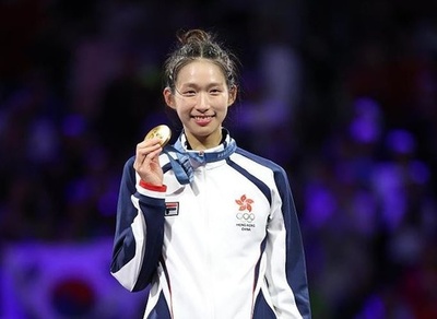 <パリ五輪>「スポーツ界のリン・チーリン」と呼ばれる中国香港のフェンシング選手、金メダル獲得