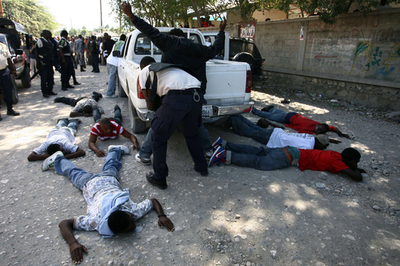 ハイチで大統領選の無効訴える大規模デモ