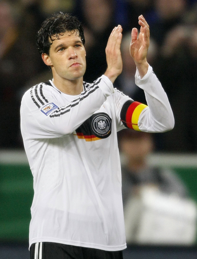 バラック 「ベテラン選手は尊敬と信頼に値する」と強調