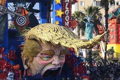 伊ビアレッジョのカーニバルが開幕、トランプ氏モチーフの山車も