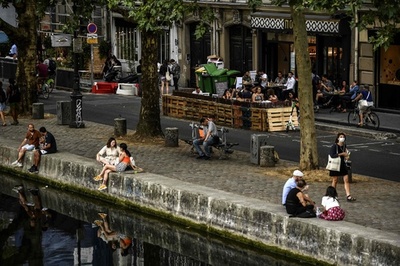 仏パリ、屋外でのマスク着用義務化 コロナ感染者増加で