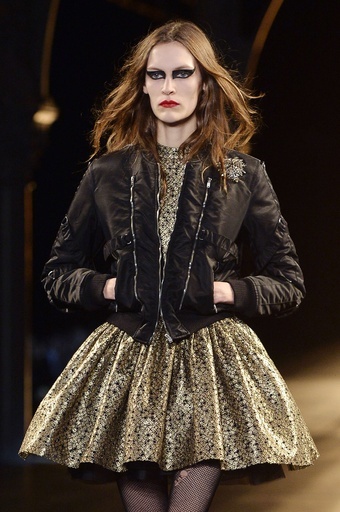 フリルスカートやタイトドレス、レザーレギンスでロックを追求「サンローラン」15/16秋冬