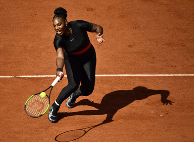 全仏OPがセレーナの奇抜ウエアを禁止へ、「度を超している」